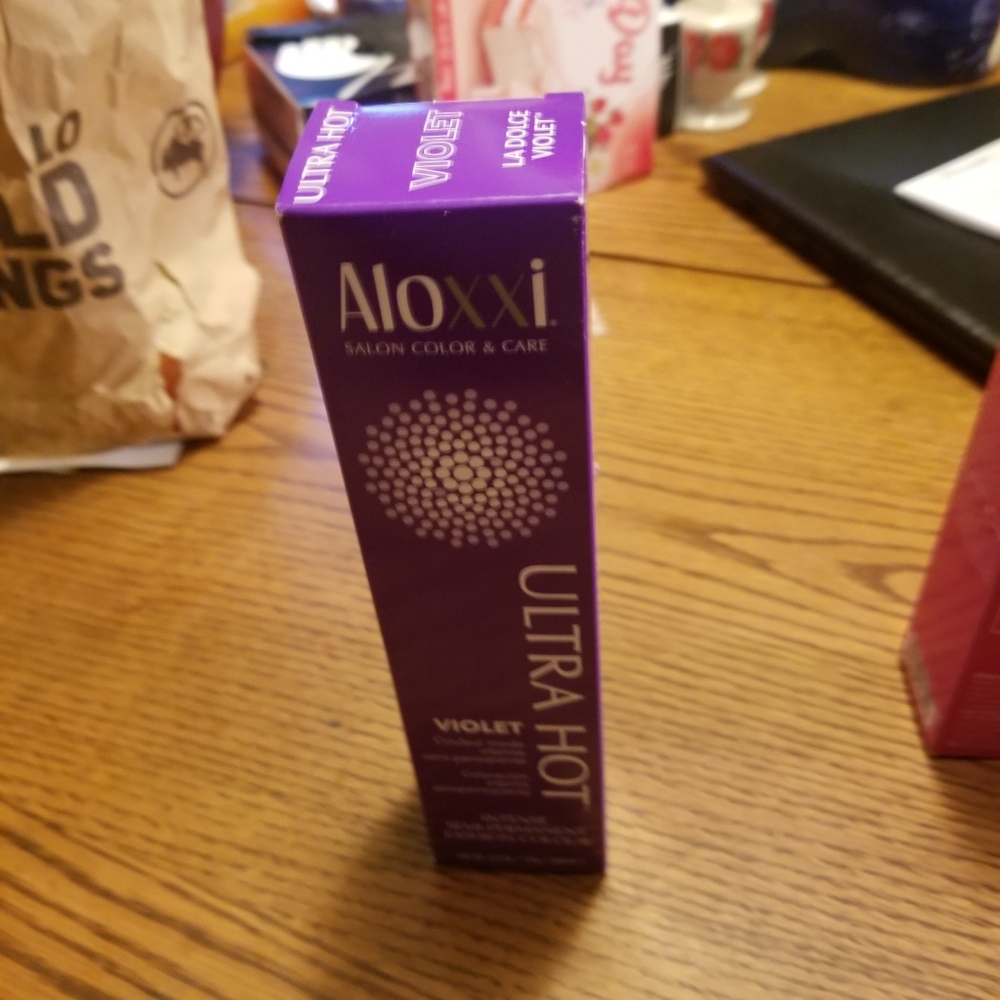 Aloxxi ultra hot violet hair color